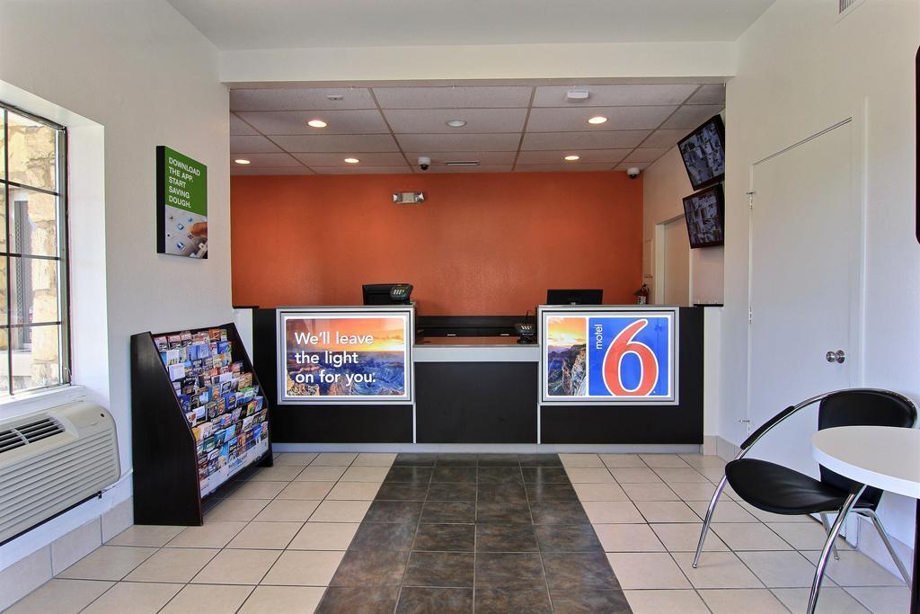 Motel 6 Austin, Tx - Central Downtown Ut Eksteriør bilde