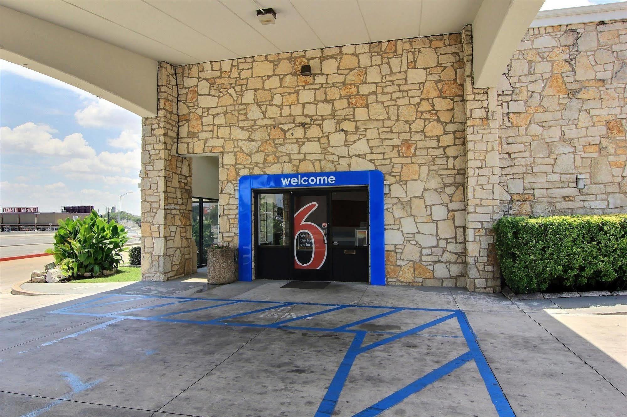 Motel 6 Austin, Tx - Central Downtown Ut Eksteriør bilde