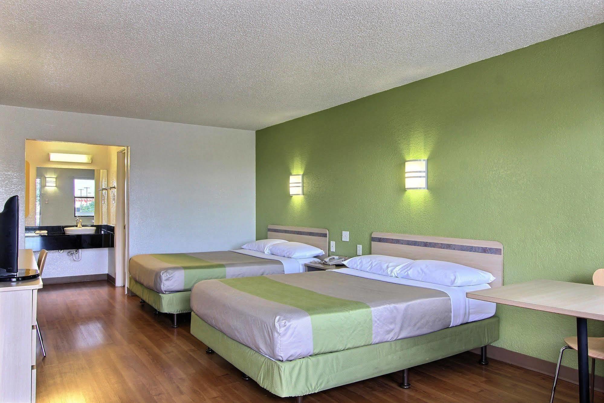 Motel 6 Austin, Tx - Central Downtown Ut Eksteriør bilde