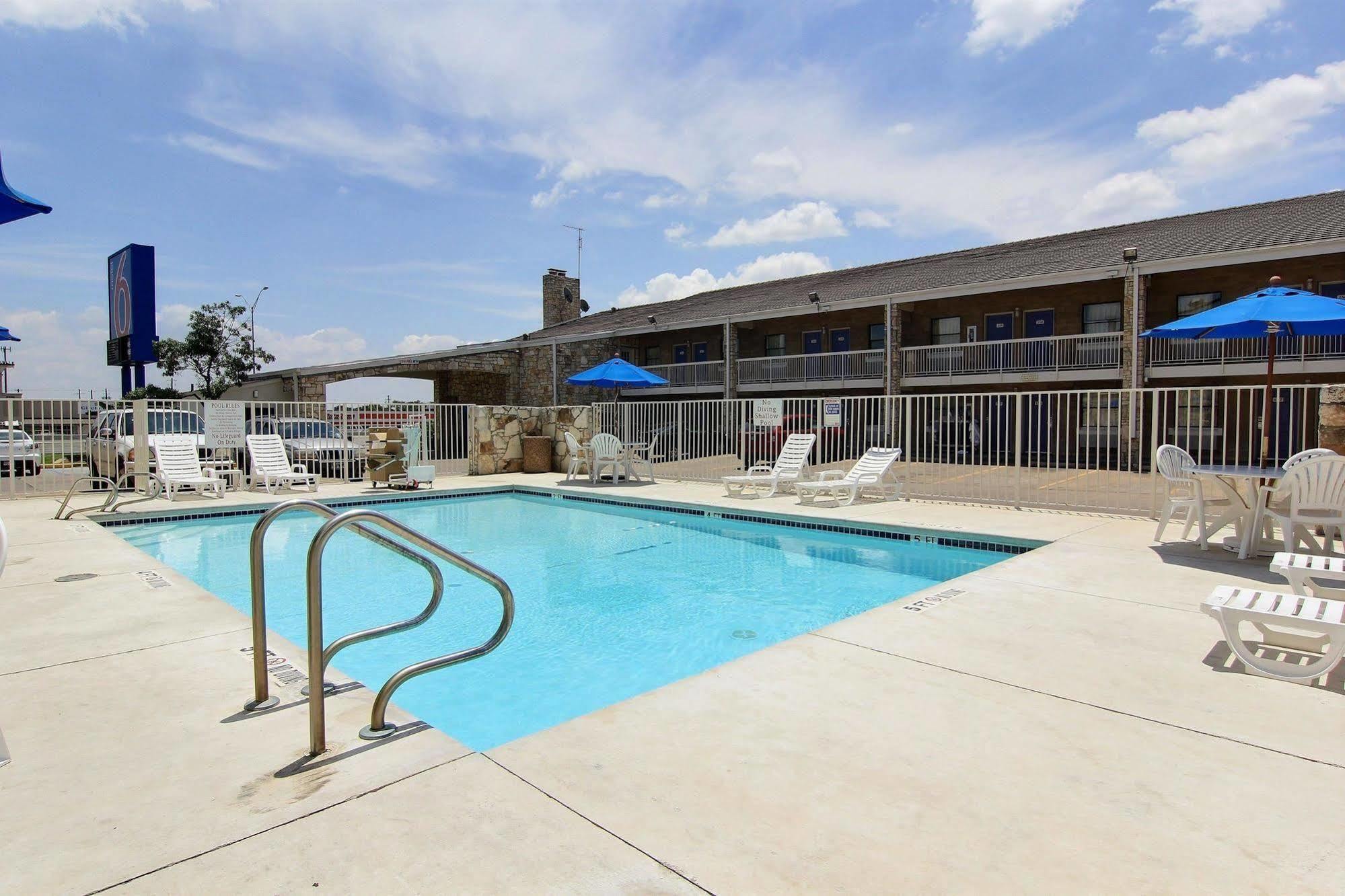 Motel 6 Austin, Tx - Central Downtown Ut Eksteriør bilde